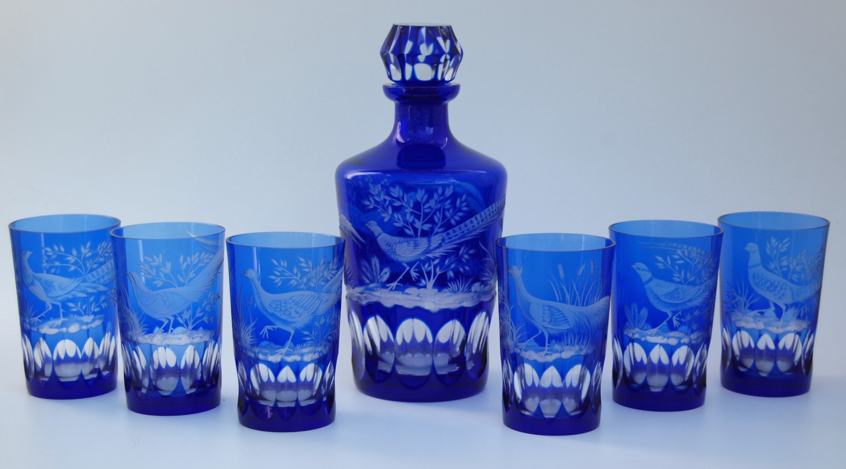 AscarceblueflashedspiritdecanterandsixtumblersallengravedandsignedbyPeterDreiserc1974.JPG